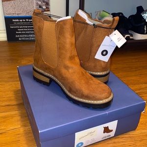 Women’s Celina Chelsea Boots- Universal Thread